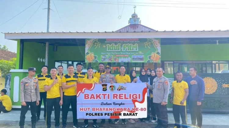 Polres Pesisir Barat Bakti Religi di Mushola Al- Arsyad