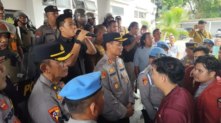 Polres Lampung Utara Amankan Aksi Unjuk Rasa Ikatan Mahasiswa Muhammadiyah