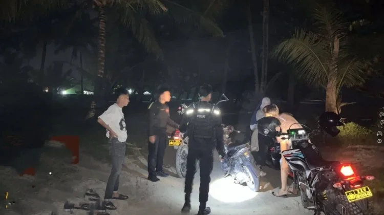 Satuan Samapta Polres Pesisir Barat Patroli Rutin pada Malam Hari