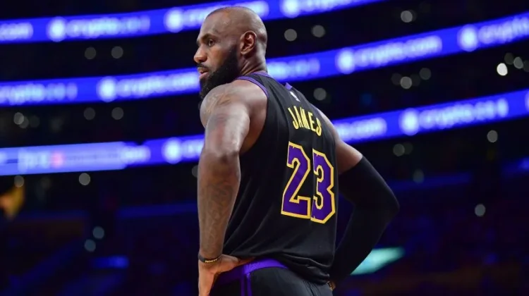 LeBron James Resmi Tinggalkan Lakers