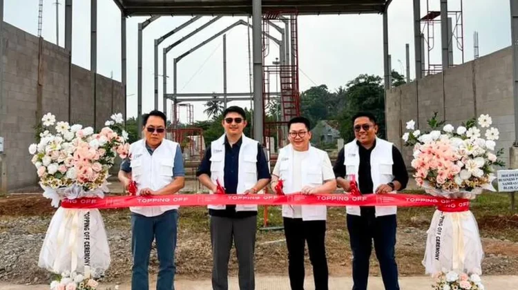 Holdwell Business Park Lampung Rampungkan Topping Off Storage House