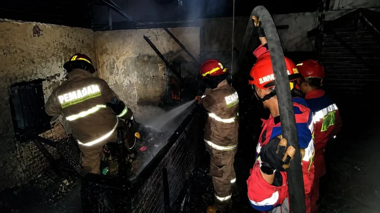 Kebakaran Rumah di Bumi Waras, Satu Orang Alami Luka Bakar