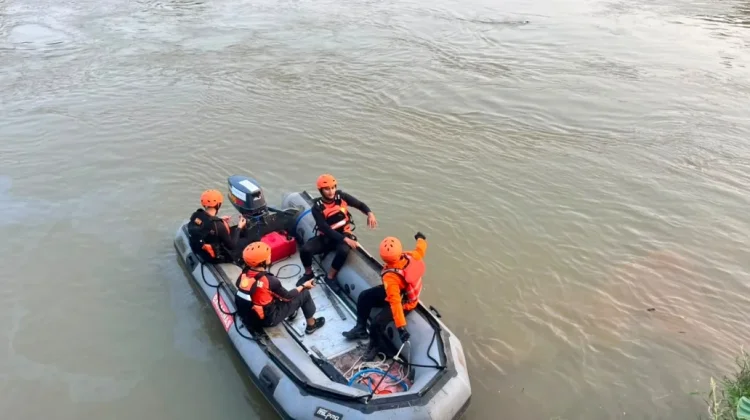 Dua Remaja Tenggelam di Sungai Pringsewu belum Ditemukan