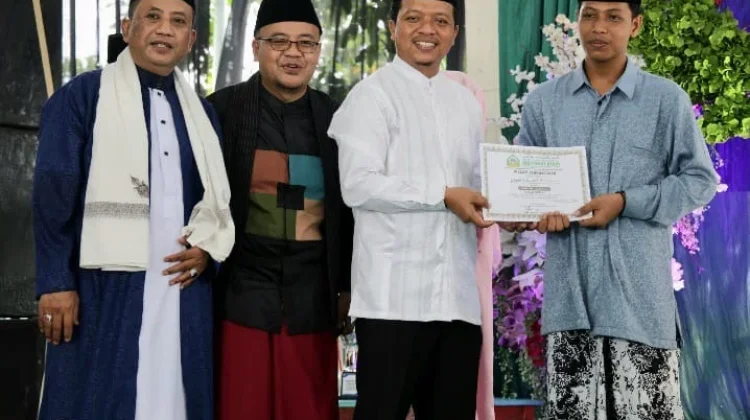 Hadiri Haflah Ponpes Miftahul Ulum, Bupati Pringsewu Ajak Santri Jadi Qurani