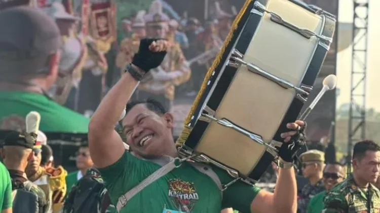Meriahkan Kostrad Run 2026, Mayjen Kristomei Main Drumband Bersama Petinggi TNI