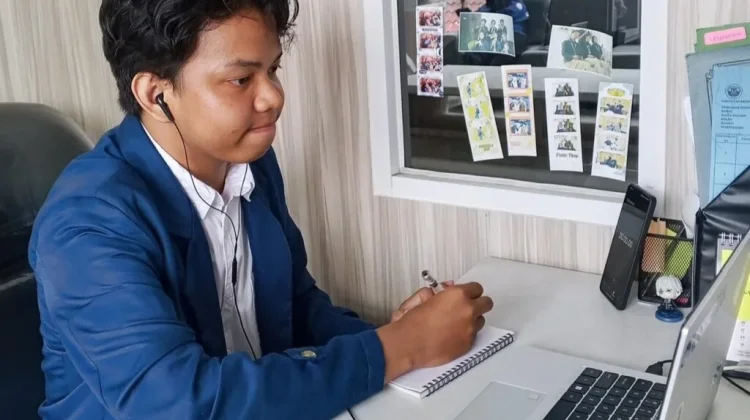 Mahasiswa Lampung Raih Juara Nasional Paper Presentation Berbahasa Inggris