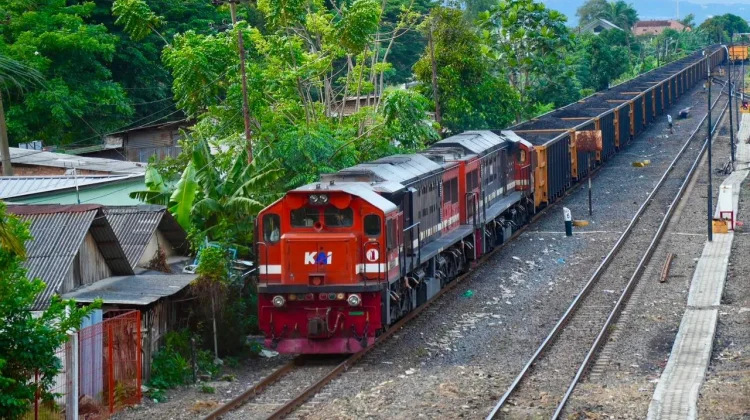 KAI Tanjungkarang Angkut 13,87 Juta Ton Angkutan Barang pada Semester I 2026