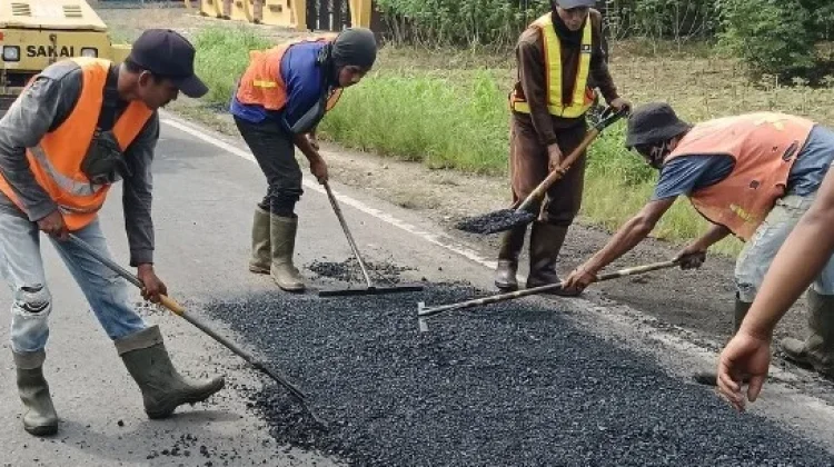 Pemprov Lampung Libatkan Warga dalam Pemeliharaan Jalan