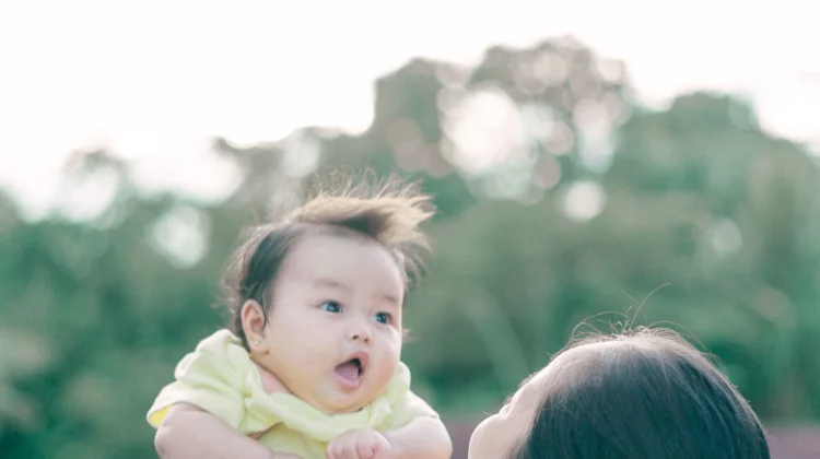 Merawat Bayi dengan Baik: Panduan bagi Orang Tua Mendukung Tumbuh Kembang Optimal