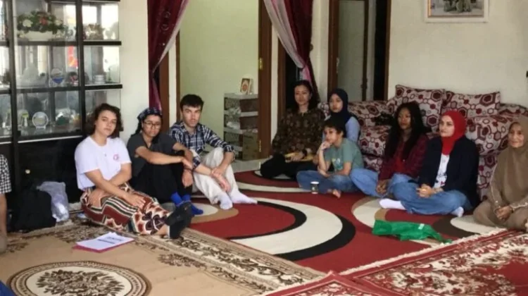 Kampung Prancis di Metro Tingkatkan Percaya Diri Warga Berbahasa Asing