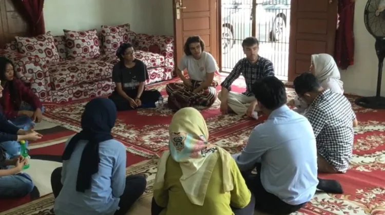 Kampung Prancis Metro Kenalkan Bahasa dan Sejarah