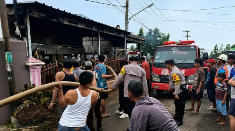 Rumah Sekaligus Kios BBM Eceran di Tanggamus Terbakar, Dua Orang Alami Luka Bakar