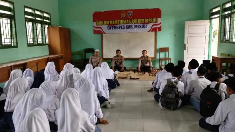 Sat Binmas Polres Mesuji Edukasi Santri Cegah Bullying dan Asusila