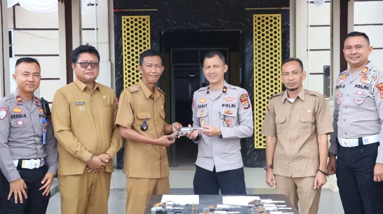 Warga Mesuji Serahkan 11 Senpi Rakitan dan Empat Amunisi ke Polisi