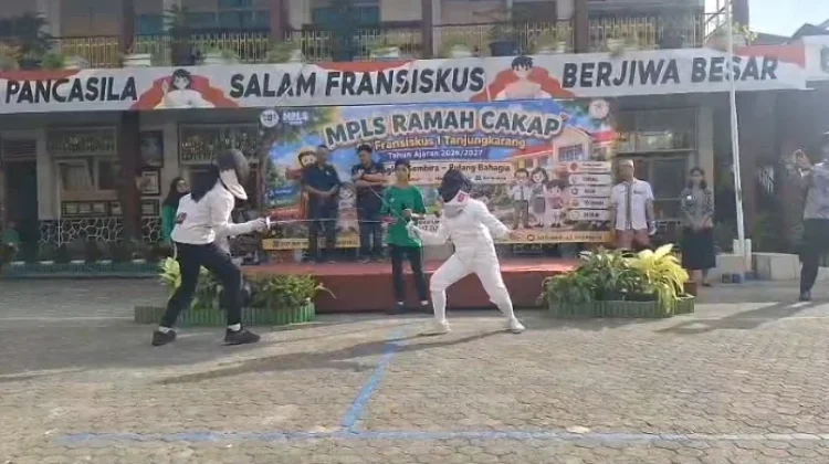 MPLS SD Fransiskus Kenalkan Anggar Lewat Ekstrakurikuler Prestasi Siswa