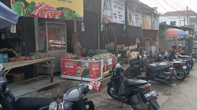 Penjual Daging di Pasar Tempel Jalan Garuda Kemiling Menjadi Tujuan Belanja