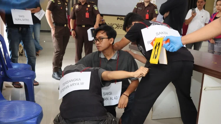 Rekonstruksi 22 Adegan Ungkap Kronologi Penusukan Dua Pengunjung Biliar