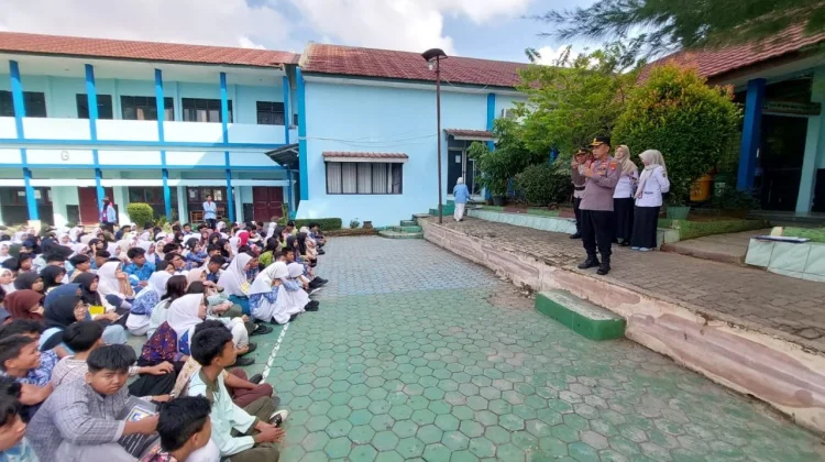 Kapolsek Sukarame Ajak Siswa SMK 1 Bandarlampung Isi Masa Sekolah dengan Prestasi
