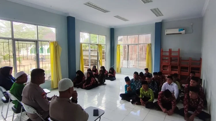 Polres Mesuji Salurkan Sembako untuk Ponpes Al-Ghazali