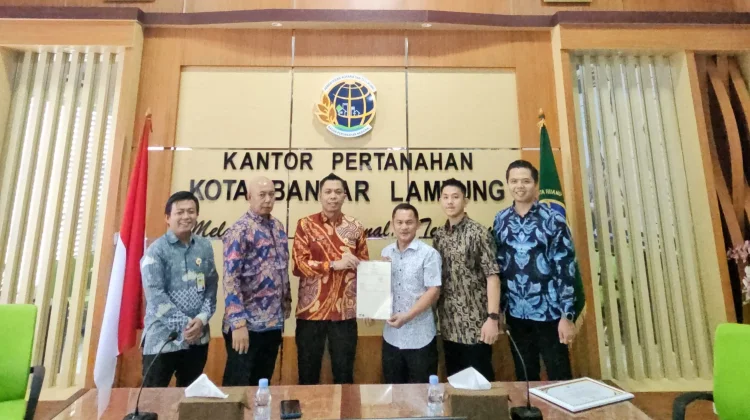 Kantah Kota Bandar Lampung Serahkan Sertipikat Gereja Anugerah Kristus