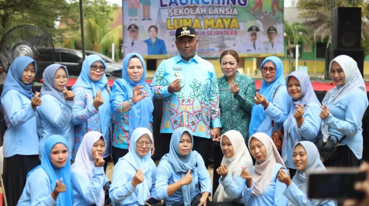 Plt Bupati Luncurkan Sekolah Lansia di Anak Ratu Aji