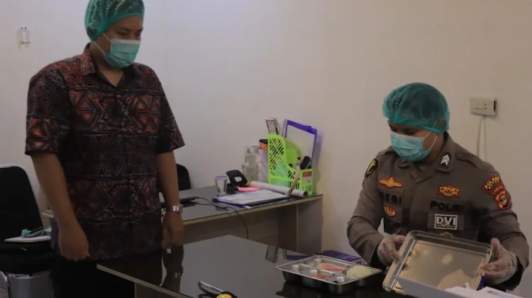 Pastikan Aman Dikonsumsi, Si Dokkes Polres Metro Periksa Kualitas MBG