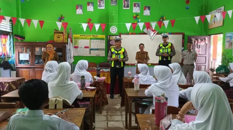 Satlantas Lampung Timur Edukasi Pelajar Cegah Bullying dan Tertib Lalu Lintas