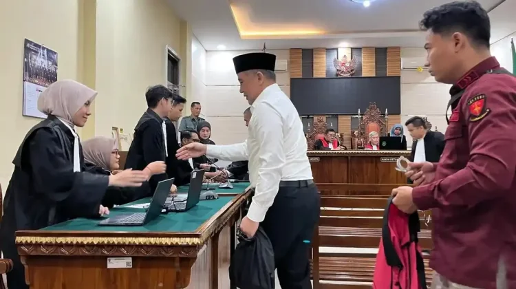 Mantan Bupati Pesawaran Dendi Ramadhona Divonis 8 Tahun Penjara - RRI.co.id