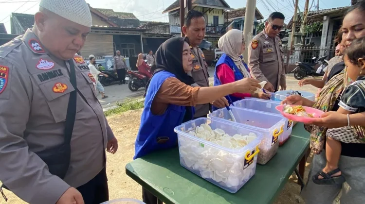 Aksi Berbagi Polsek Teluk Betung Timur Diserbu Warga