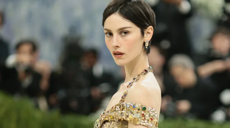 Gracie Abrams Raih Posisi 1 Billboard 200 Pertamanya