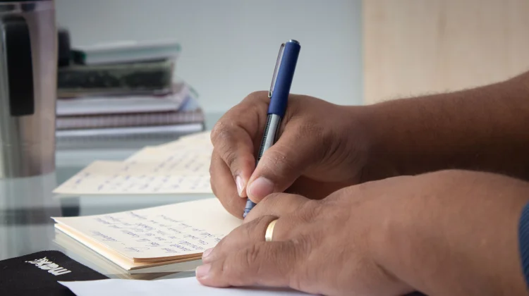 Kenapa Menulis di Kertas Masih Penting di Era Digital?