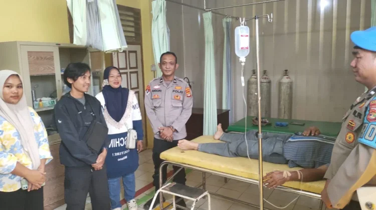 Personel Polsek Sungkai Utara Selamatkan Warga yang Mendadak Sakit