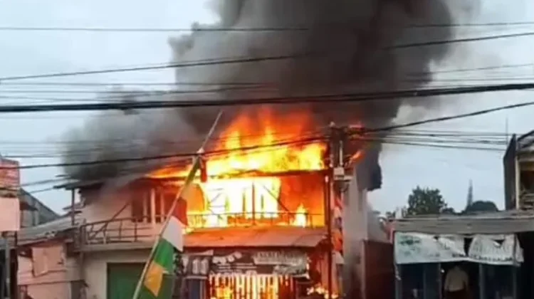 Diduga Korsleting Listrik, Tiga Ruko di Way Halim Hangus Terbakar
