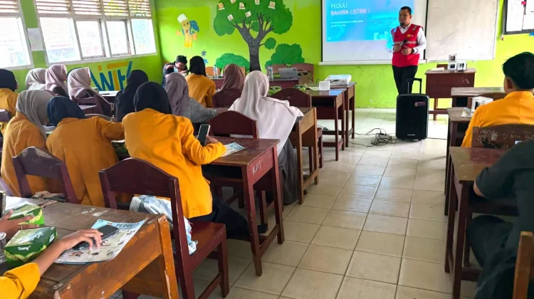 PLN UP3 Pringsewu Sosialisasi Bahaya Listrik di SMA Muhammadiyah Kalirejo