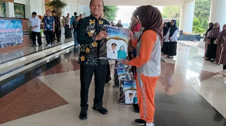 Bupati Pringsewu Lepas 12 Siswa Sekolah Rakyat
