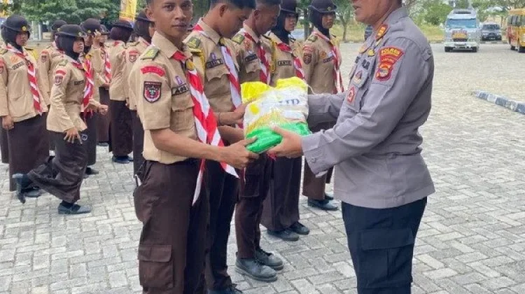 Polres Tulang Bawang Barat Lepas Kontingen Lokabara dan Salurkan Logistik