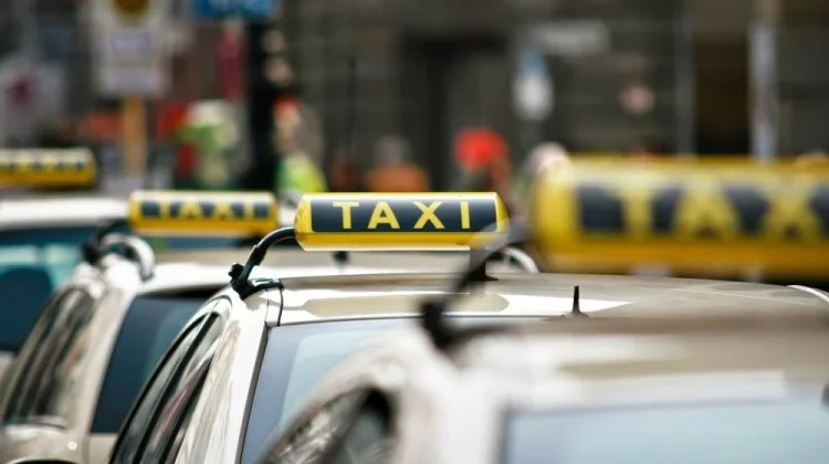 Fakta Unik Taksi: Transportasi Andalan yang Menyimpan Banyak Cerita