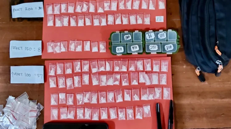 Polsek Padang Ratu Ringkus Pengedar, Ratusan Paket Sabu Diamankan