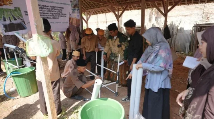 Tingkatkan Ekonomi Warga, Unila Latih Kelola Ekoenzim di Natar
