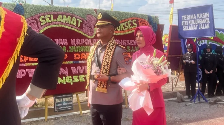 Disambut Pedang Pora, AKBP Dadi Perdana Putra Resmi Masuki Mapolres Pringsewu