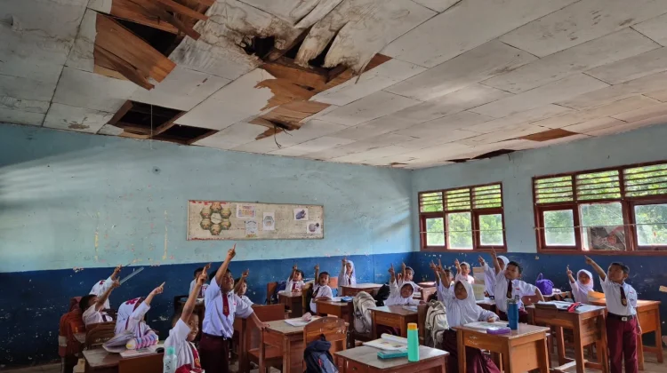 Atap Sekolah Nyaris Ambruk, Ratusan Siswa di Pesawaran Pertaruhkan Keselamatan