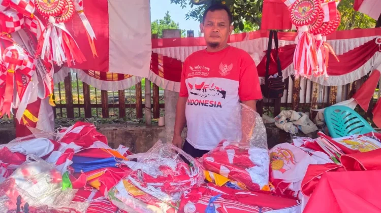 Jelang HUT RI, Pedagang Bendera Musiman Mulai Ramaikan Jalanan Bandarlampung