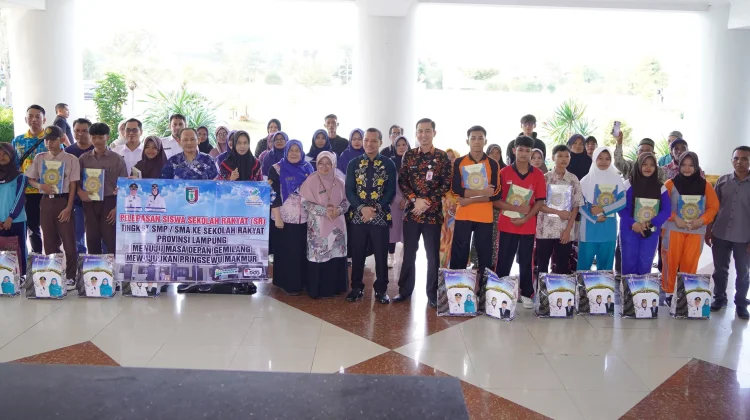 Bupati Pringsewu Lepas 12 Siswa Menuju Sekolah Rakyat Provinsi Lampung