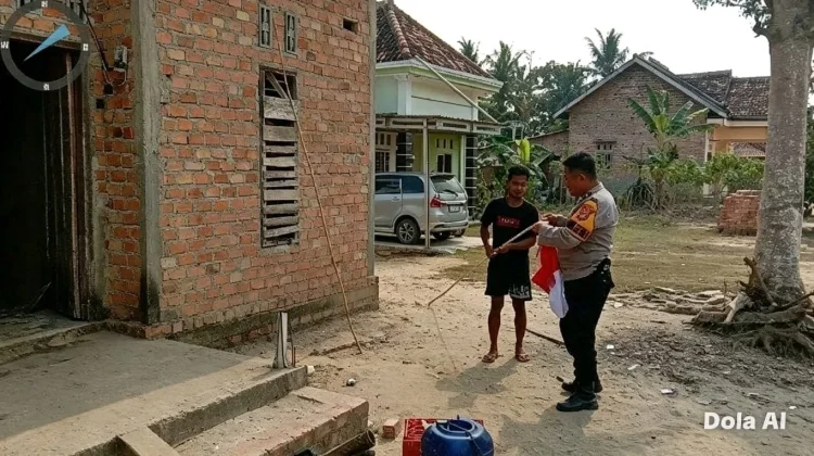 Polres Mesuji Ajak Warga Pasang Bendera Merah Putih