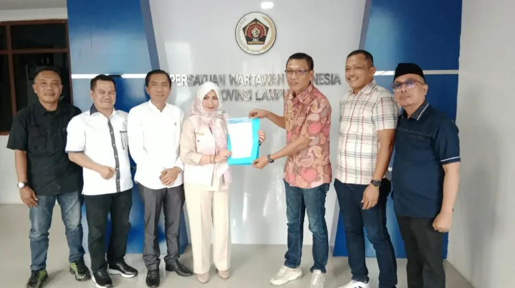 Mayang Mayang Suri Djausal Jadi Manajer Mini Soccer PWI Lampung