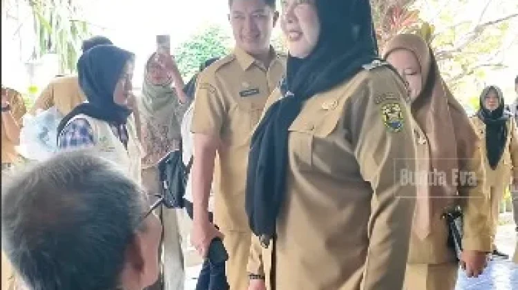 Pemkot Bandarlampung Salurkan 203 Kursi Roda Warga