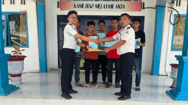 Hak Integrasi Gratis, Lapas Muara Tebo Berikan PB dan CB kepada 5 Warga Binaan