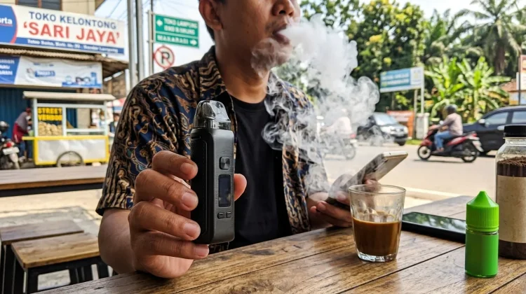 Tegur Keras Pengguna Vape, Menkes Budi: Jangan Bilang Vape Lebih Aman