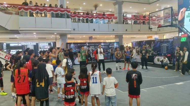 David Nuban Bagikan Teknik Dasar Basket kepada Pemain Muda