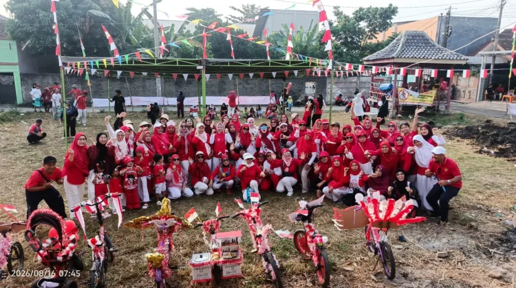 Semarak HUT RI, RT 007 Sukarame Gelar Jalan Sehat dan Sepeda Hias